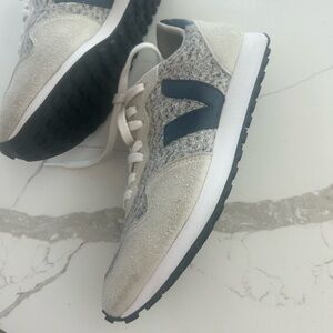 Veja Women's Sneakers in white and Navy